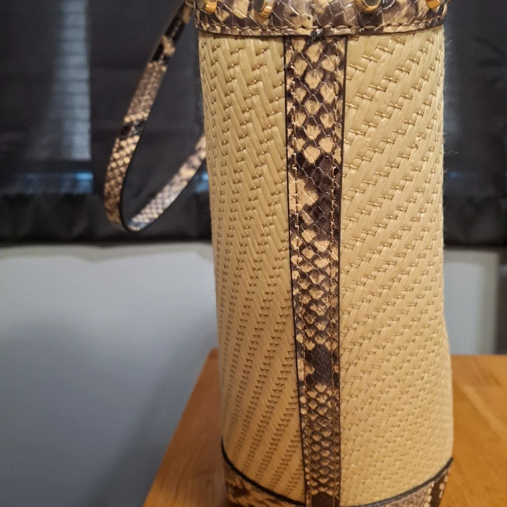 Michael Kors Izzy Meduim Fan Straw Tote - Picture 13 of 16